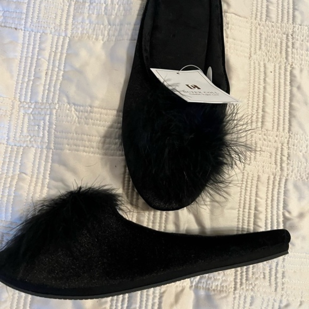 🆕Old Hollywood Velvet Black Fuzzy Pompom Memory Foam Slippers Comfy Cozy-MD 7-8